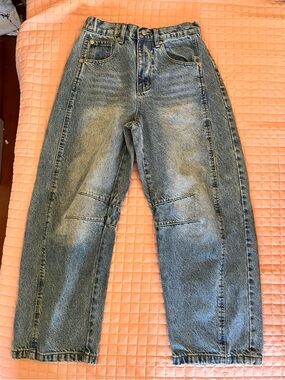 Women’s Barrel Leg Crop Jeans - sz M (waist 26-30”)